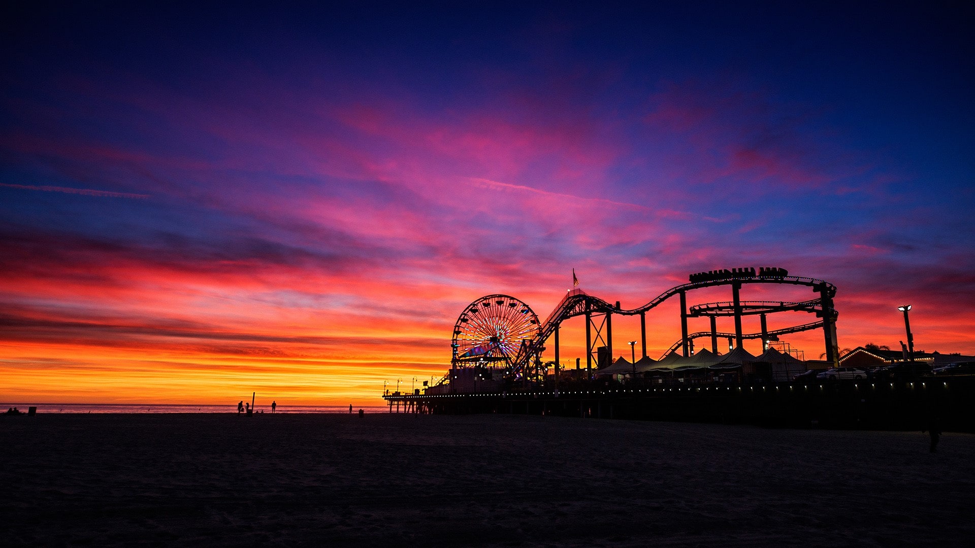 Photo du Santa Monica Pier à l'approche de la nuit