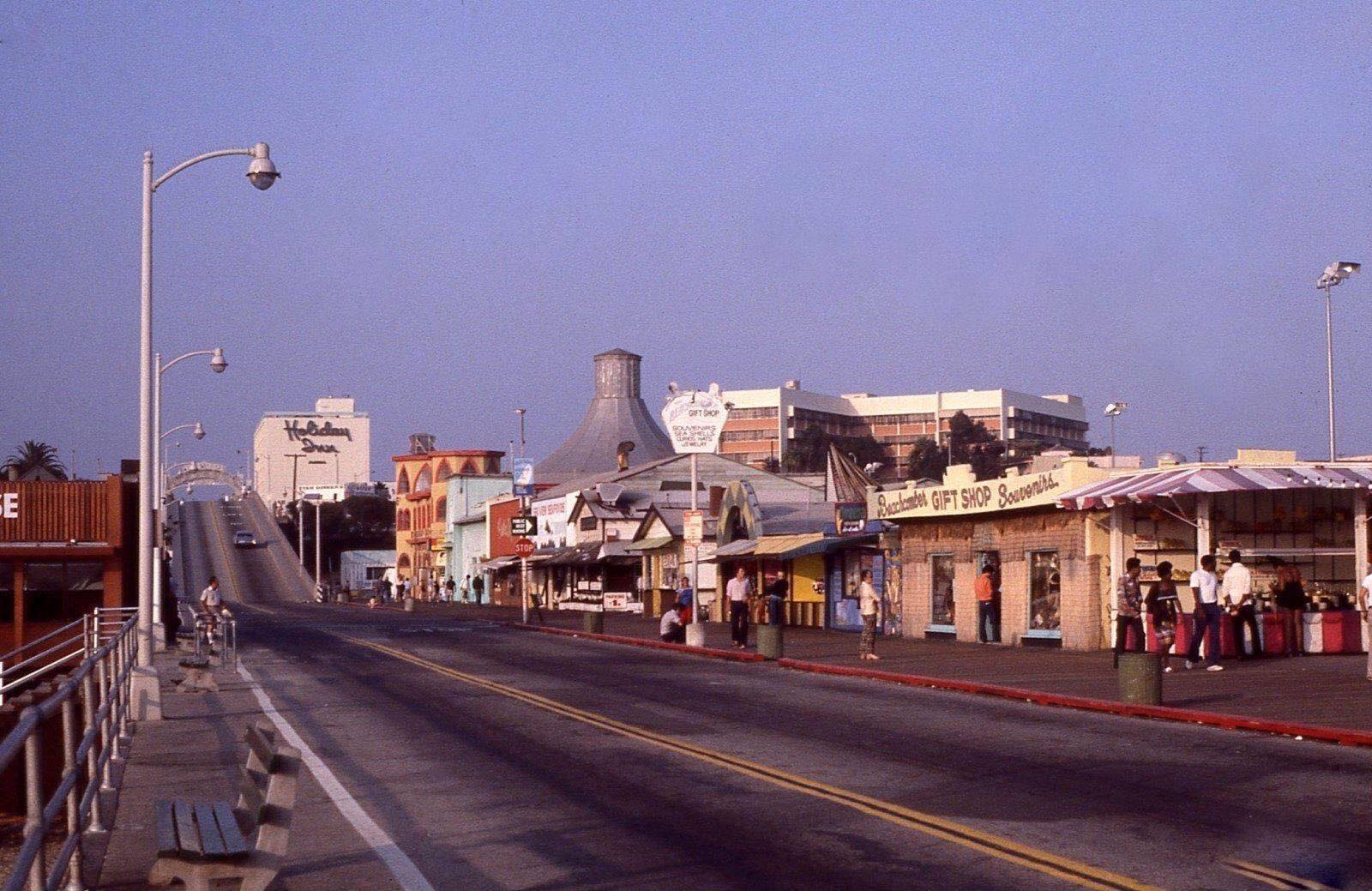 Photo d'archive du Santa Monica Pier lors de ses débuts