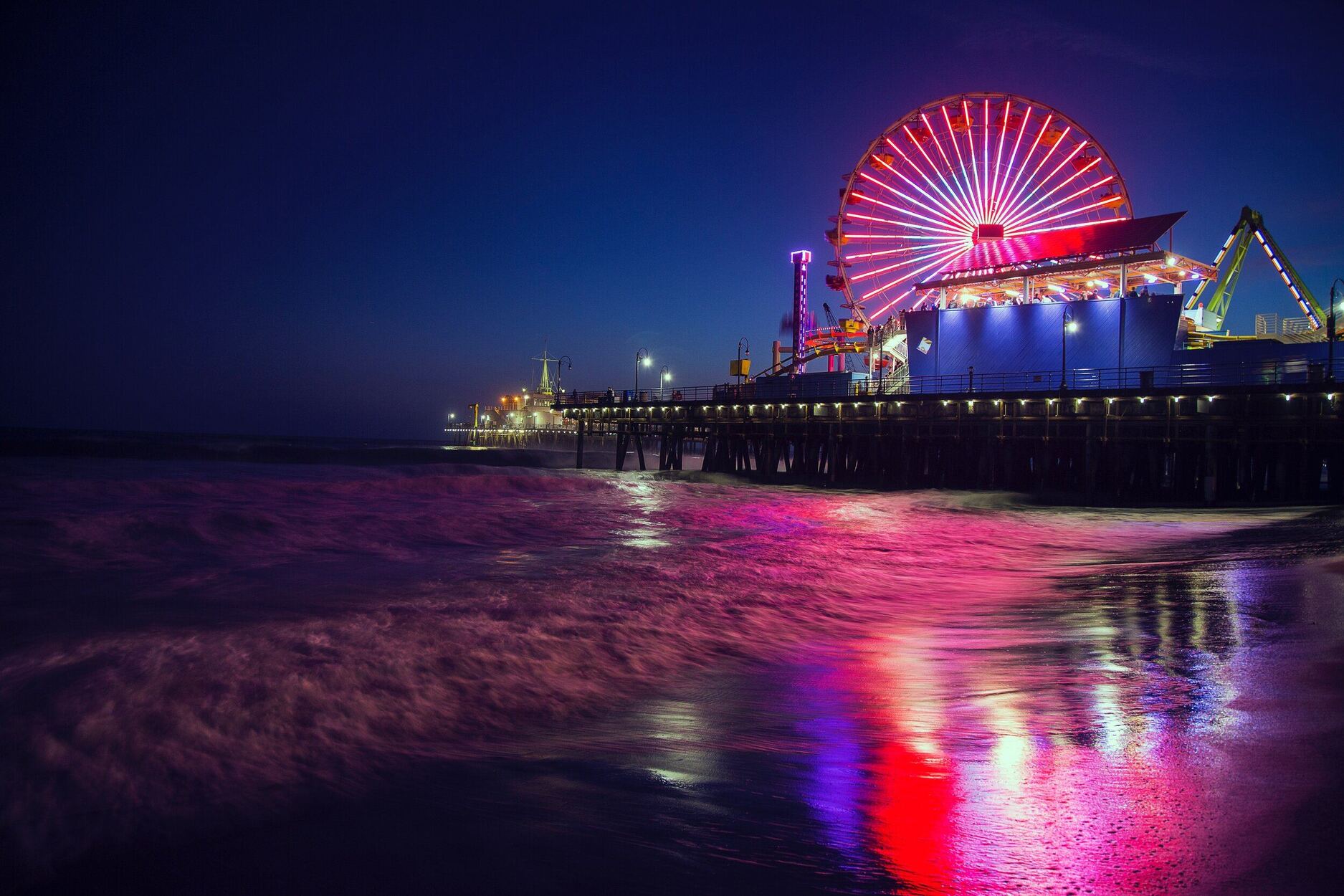 Photo du Santa Monica Pier de nuit